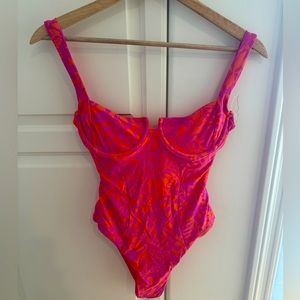 L Space Kendal Printed One piece swimsuit NWT size small